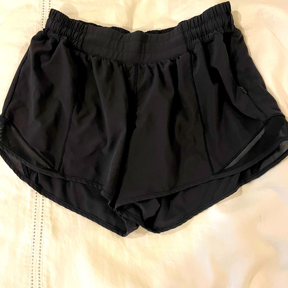Lululemon Hottie Hot low rise 2.5”  shorts